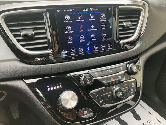 Photo 10 of this CHRYSLER PACIFICA