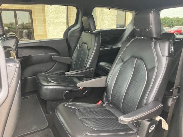 Photo 11 of this CHRYSLER PACIFICA