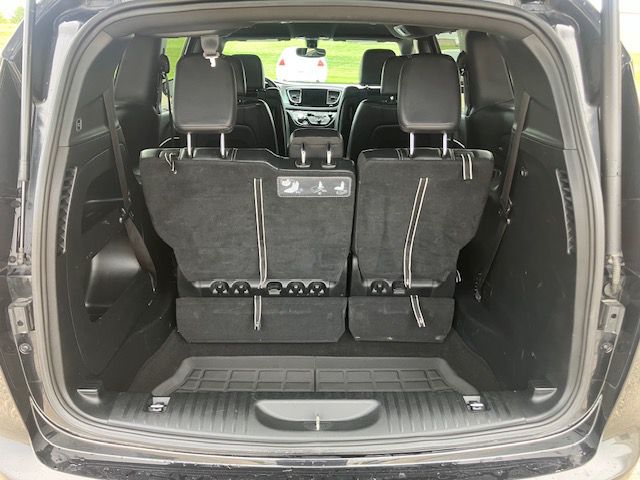 Photo 12 of this CHRYSLER PACIFICA