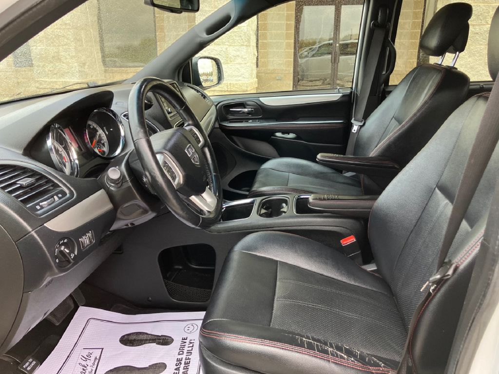 Photo 7 of this DODGE GRAND CARAVAN