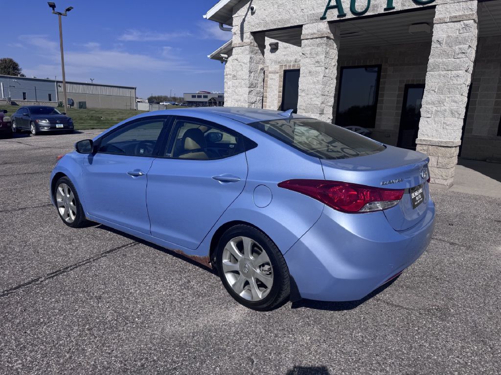 Photo 4 of this HYUNDAI ELANTRA