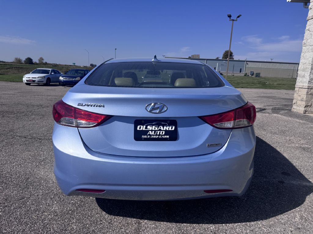 Photo 6 of this HYUNDAI ELANTRA