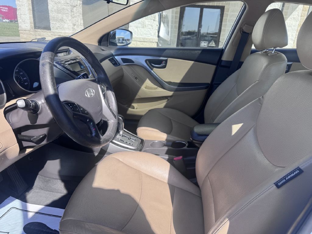 Photo 7 of this HYUNDAI ELANTRA