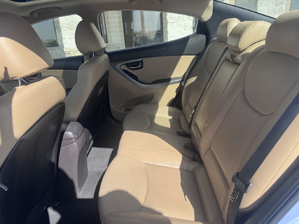 Photo 9 of this HYUNDAI ELANTRA
