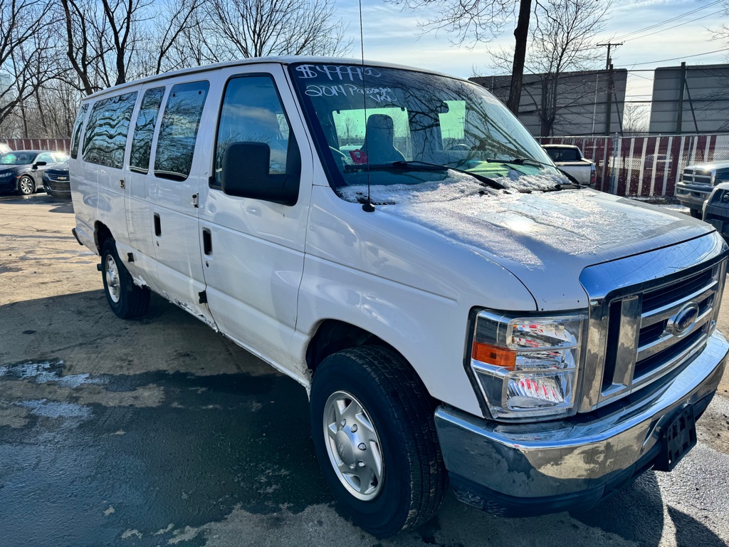 2012 Ford E-Series Econoline Wagon's photo