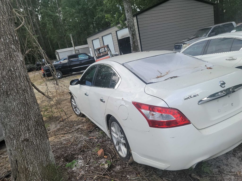 Photo 3 of this NISSAN MAXIMA