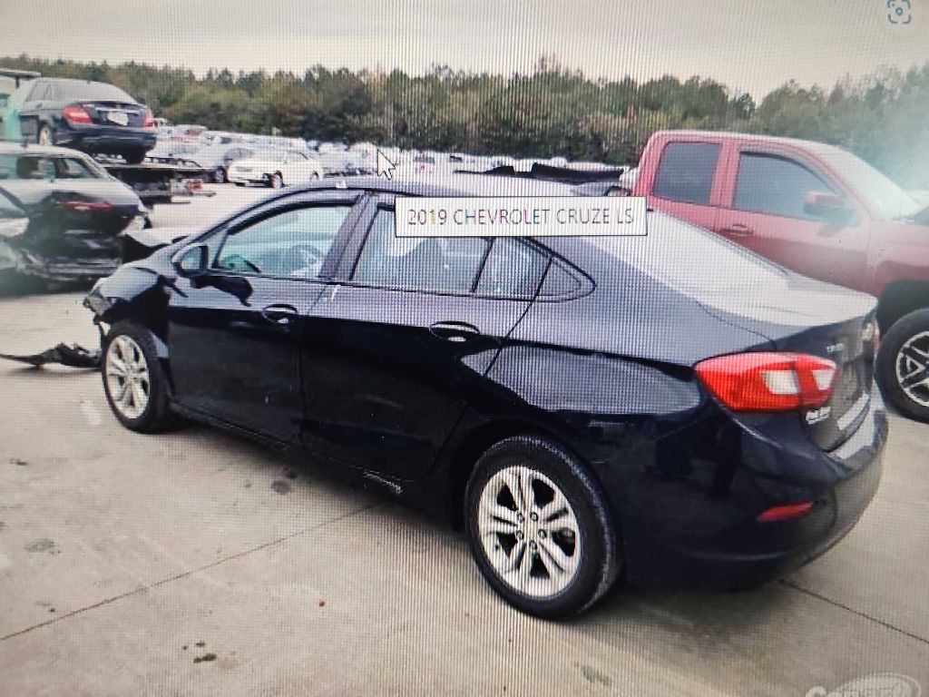 Photo 3 of this CHEVROLET CRUZE