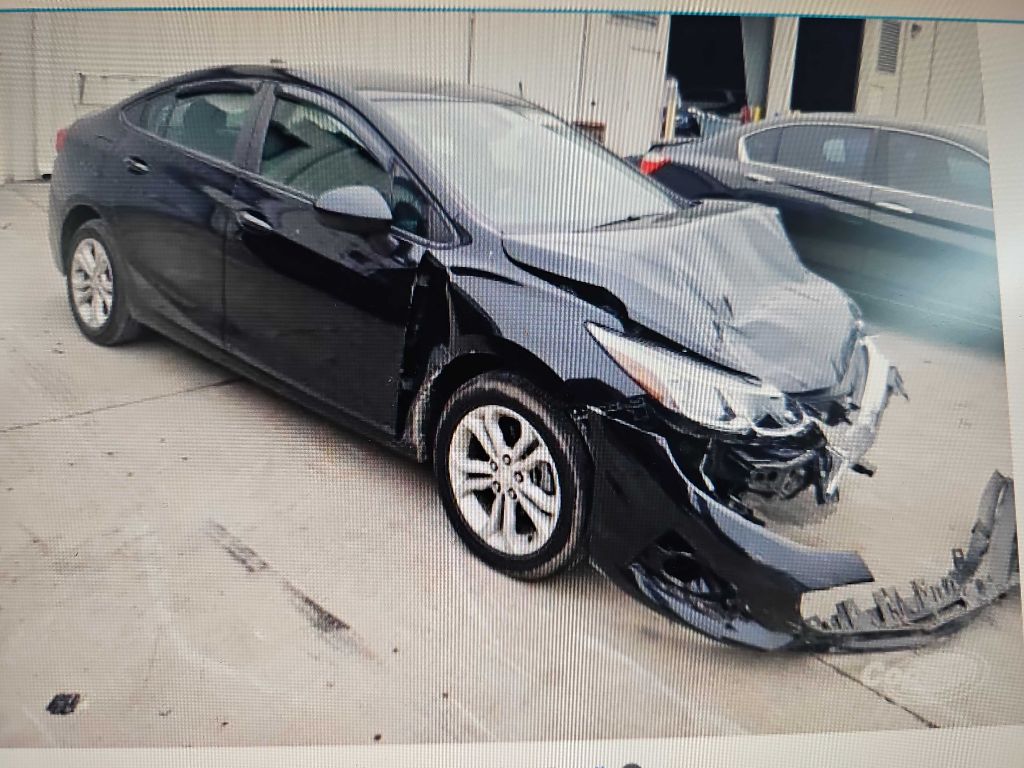 Photo 4 of this CHEVROLET CRUZE