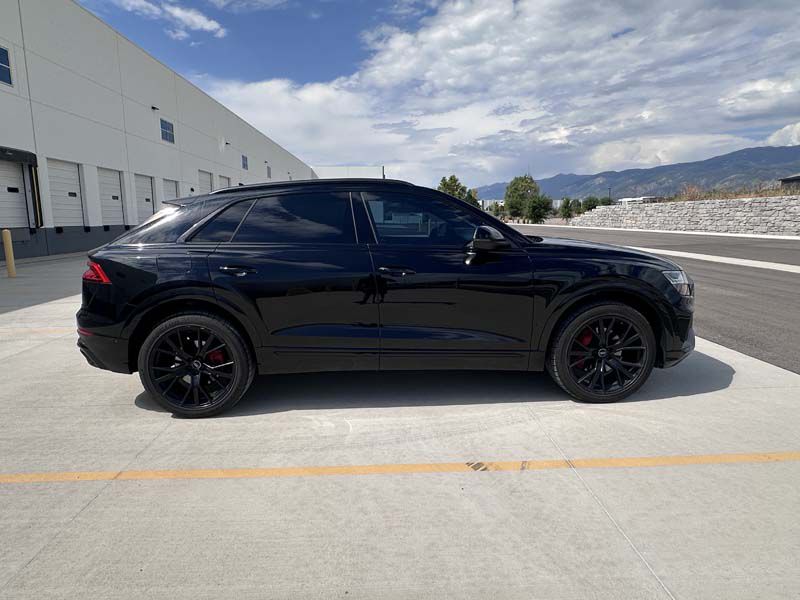 Photo 3 of this AUDI Q8
