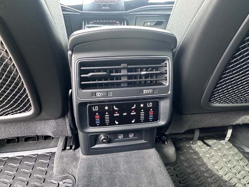Photo 13 of this AUDI Q8