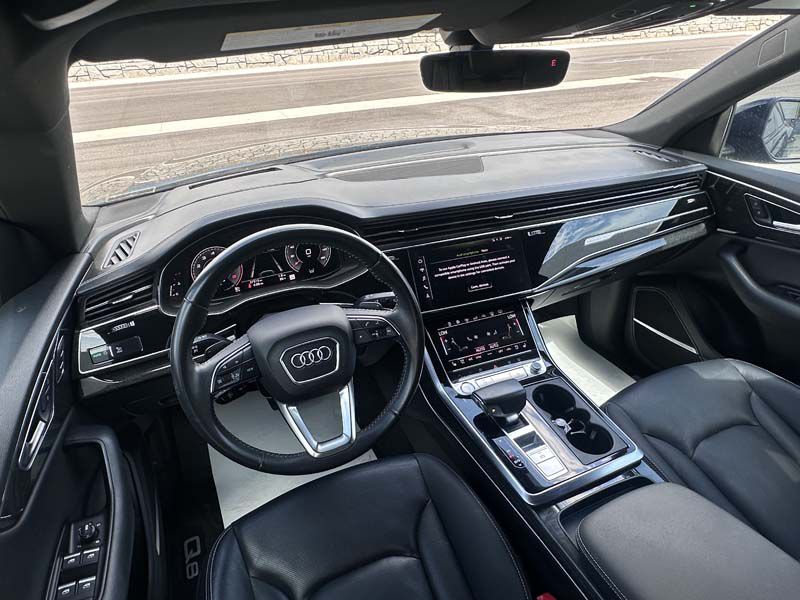 Photo 16 of this AUDI Q8