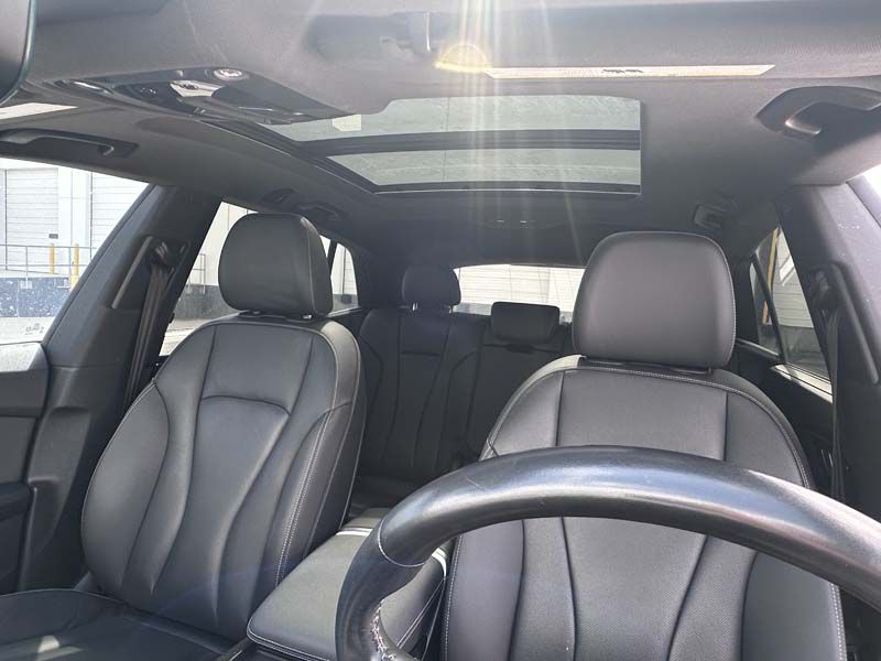 Photo 19 of this AUDI Q8