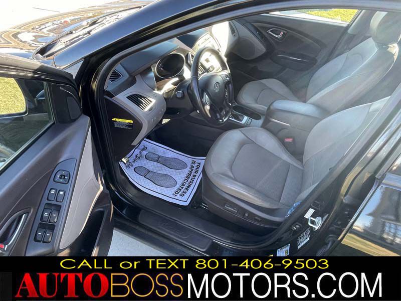 Photo 7 of this HYUNDAI TUCSON
