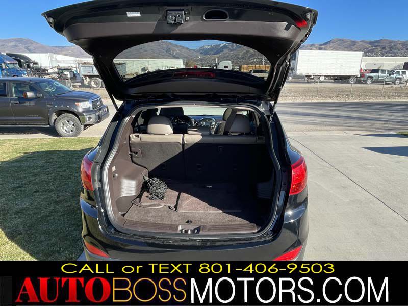 Photo 23 of this HYUNDAI TUCSON