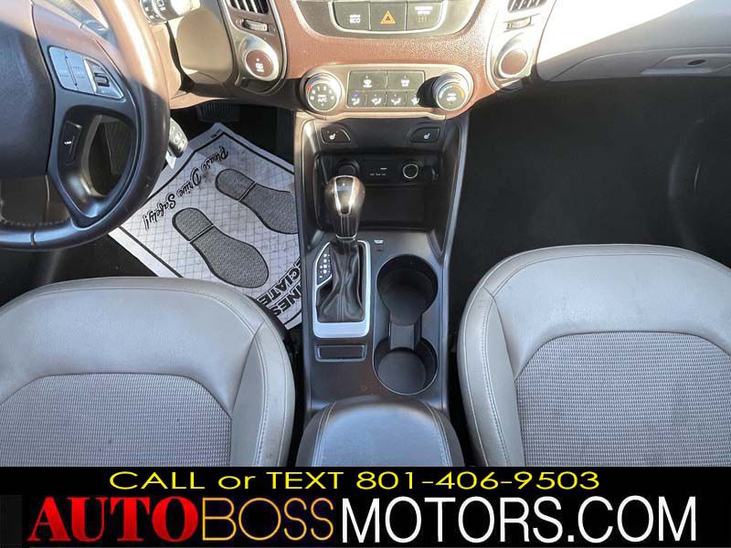 Photo 30 of this HYUNDAI TUCSON