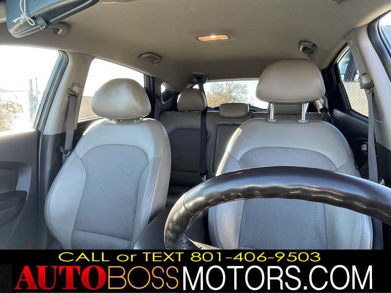 Photo 37 of this HYUNDAI TUCSON