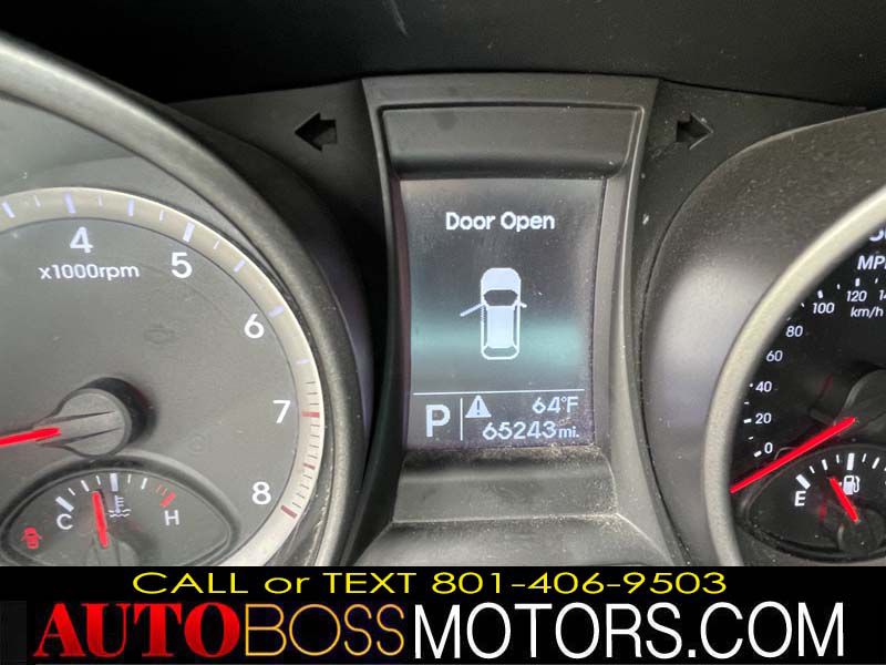 Photo 10 of this HYUNDAI SANTA FE