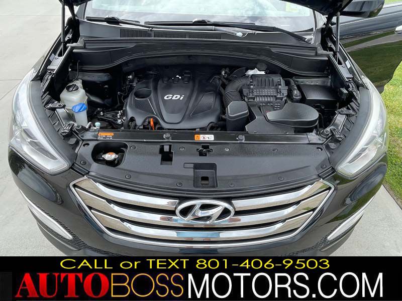 Photo 12 of this HYUNDAI SANTA FE