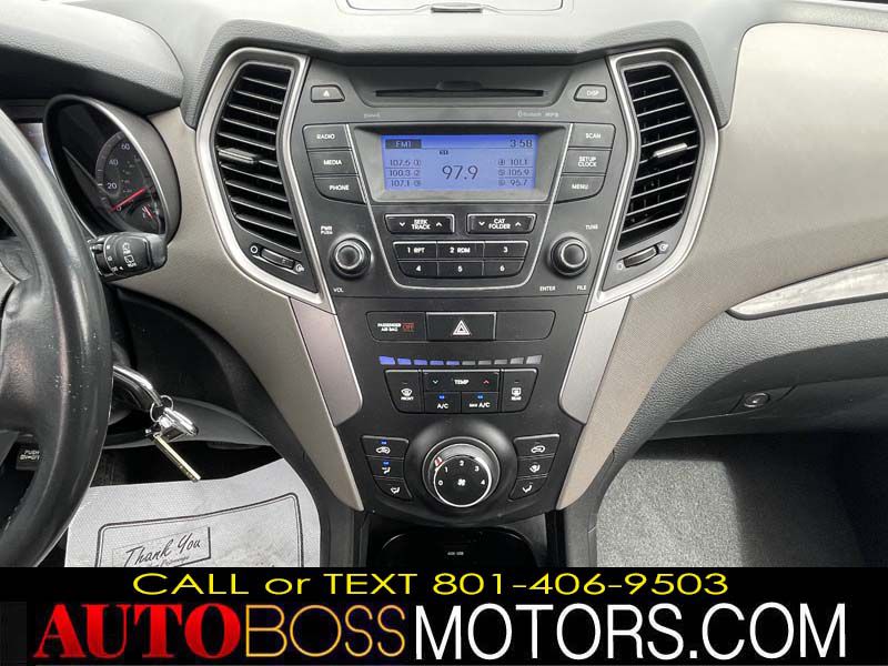 Photo 27 of this HYUNDAI SANTA FE