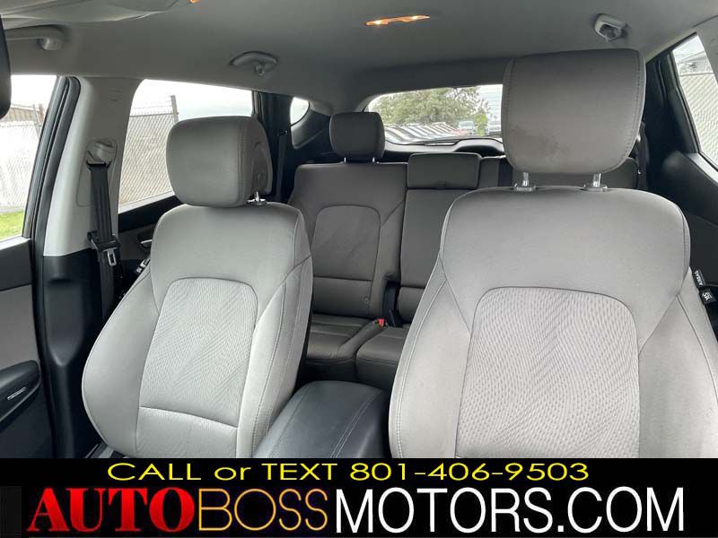 Photo 33 of this HYUNDAI SANTA FE