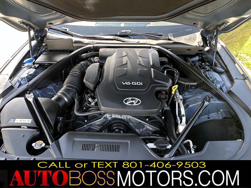 Photo 12 of this HYUNDAI GENESIS