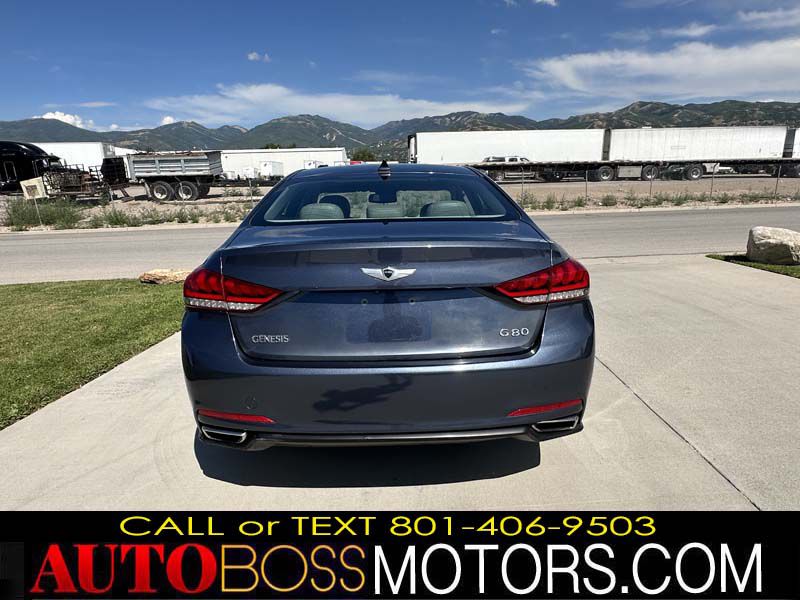 Photo 17 of this HYUNDAI GENESIS
