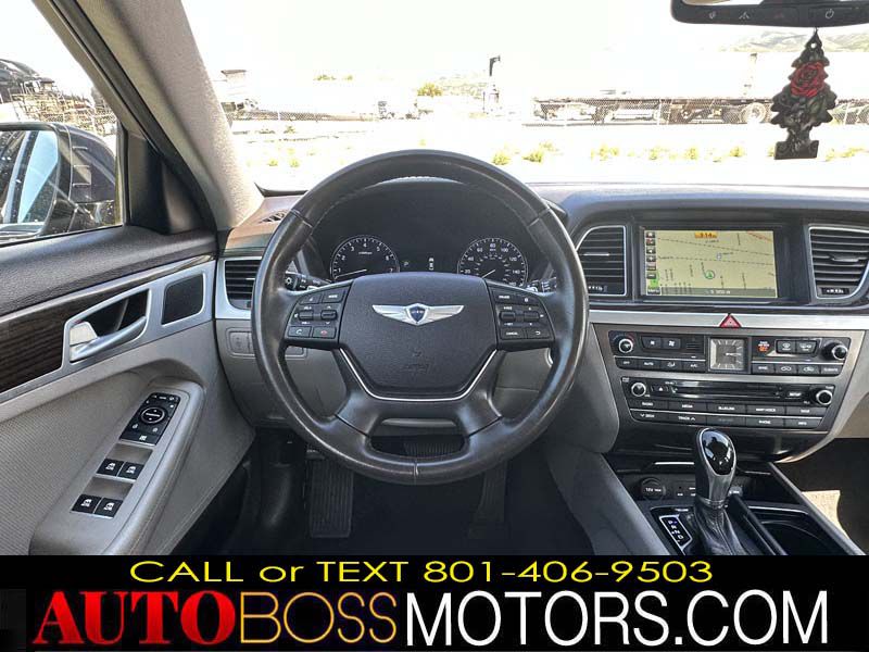 Photo 24 of this HYUNDAI GENESIS