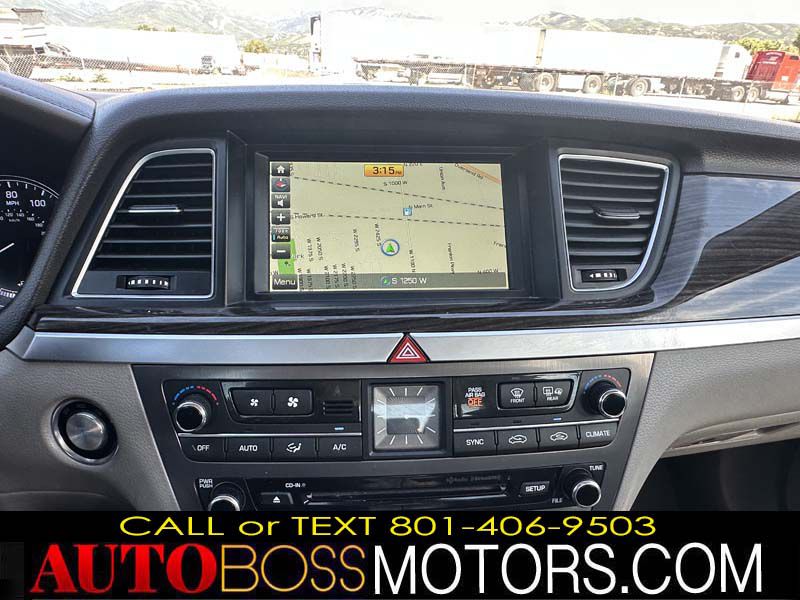 Photo 28 of this HYUNDAI GENESIS