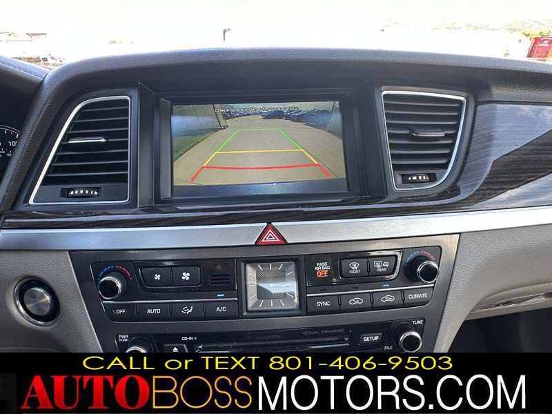 Photo 29 of this HYUNDAI GENESIS