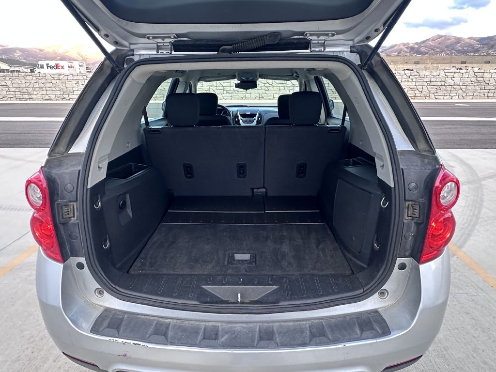 Photo 10 of this CHEVROLET EQUINOX