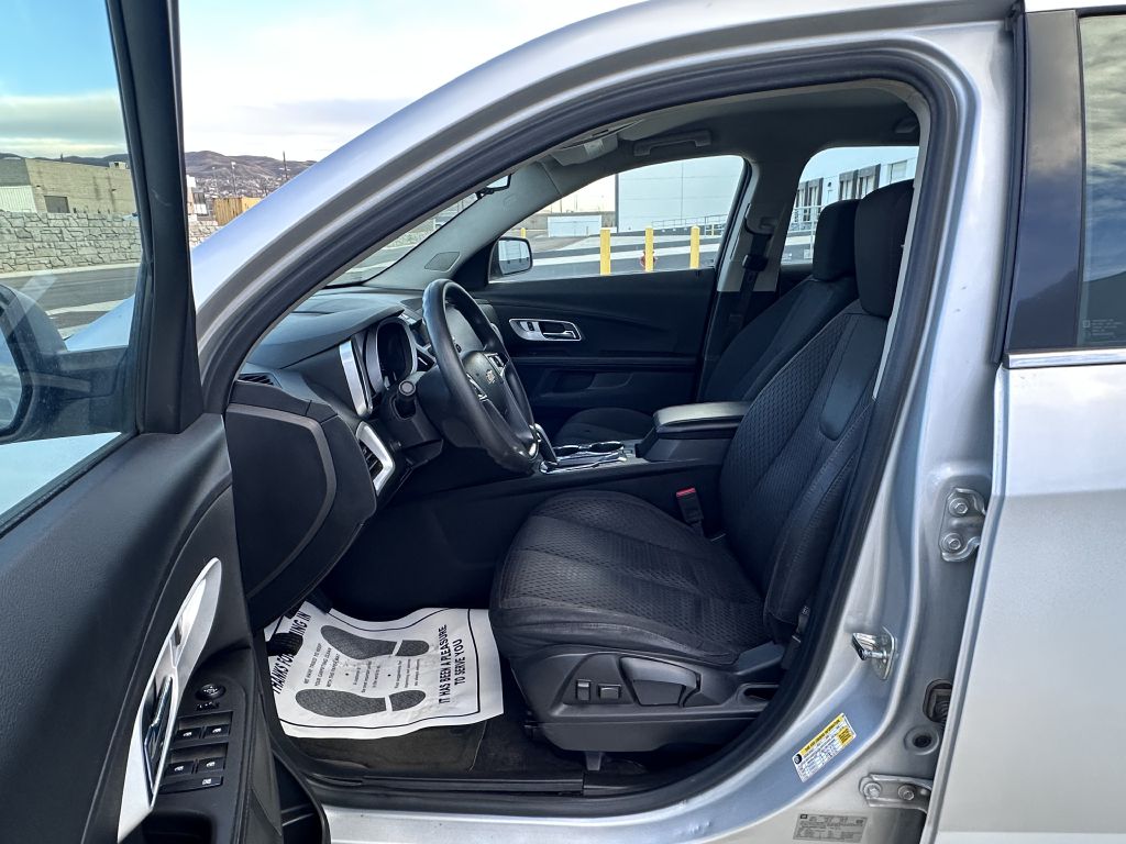 Photo 13 of this CHEVROLET EQUINOX