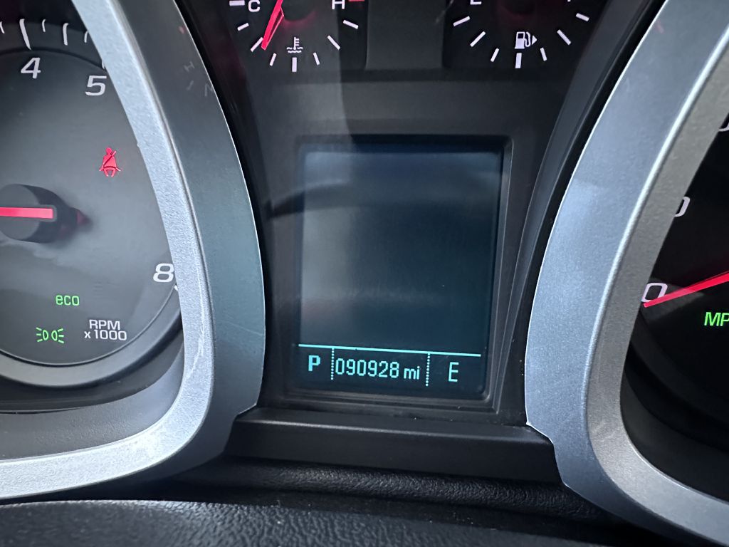 Photo 16 of this CHEVROLET EQUINOX
