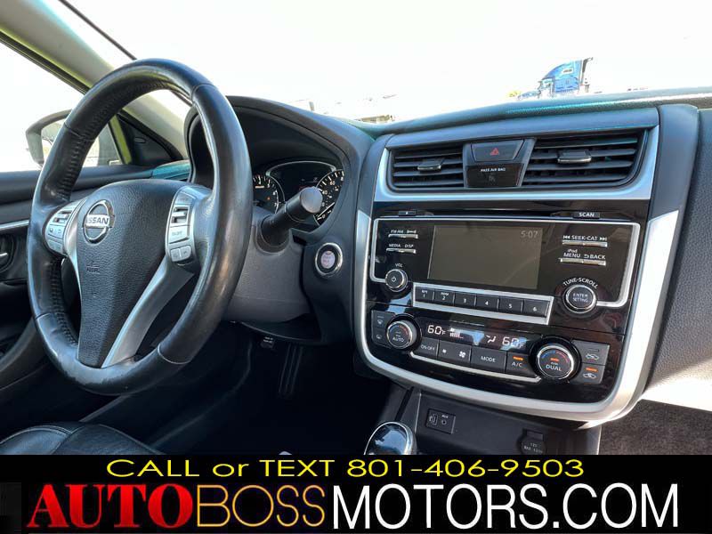 Photo 15 of this NISSAN ALTIMA