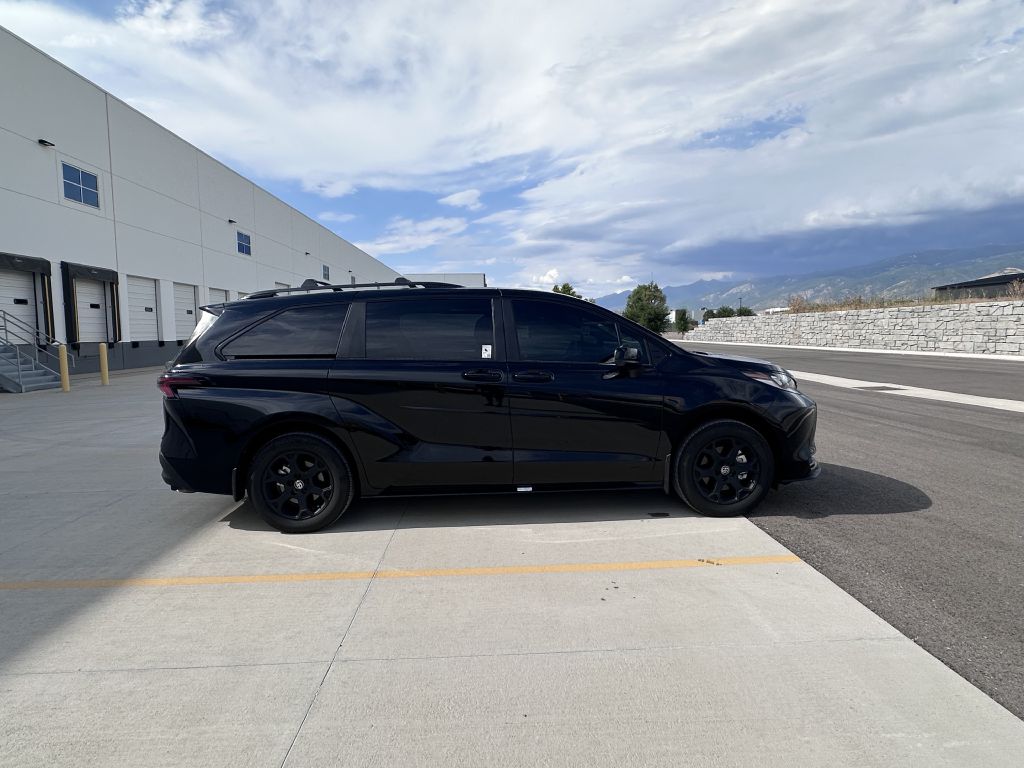Photo 3 of this TOYOTA SIENNA