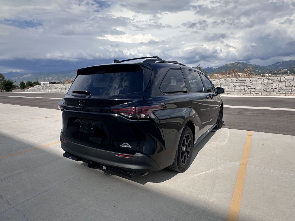 Photo 4 of this TOYOTA SIENNA