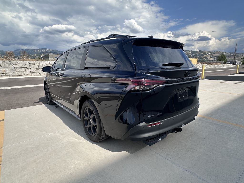 Photo 6 of this TOYOTA SIENNA