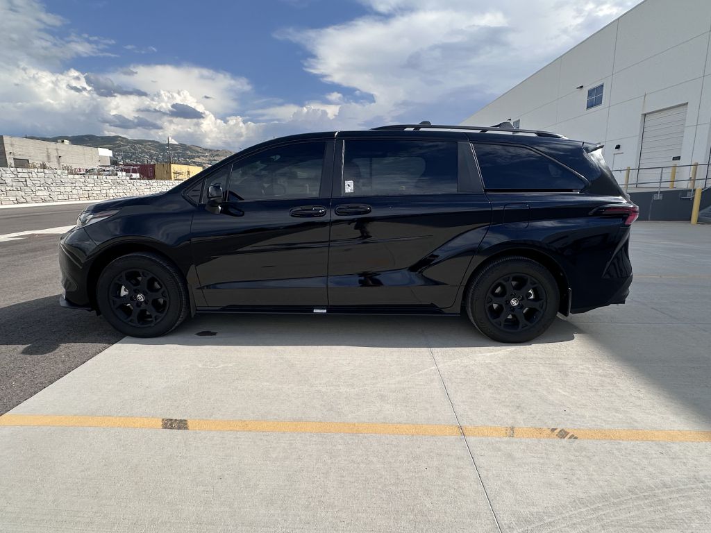 Photo 7 of this TOYOTA SIENNA
