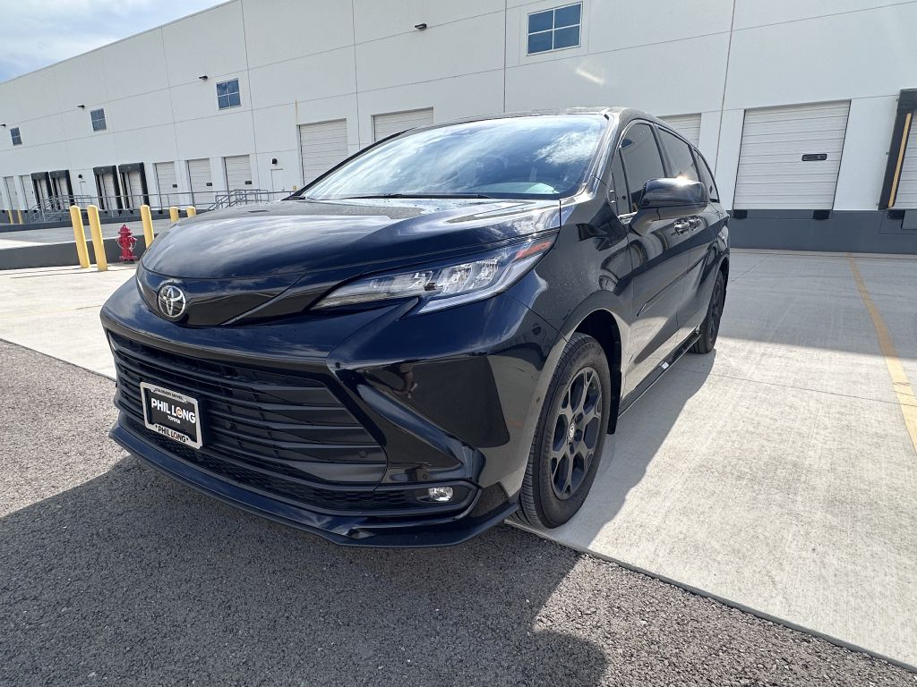 Photo 8 of this TOYOTA SIENNA