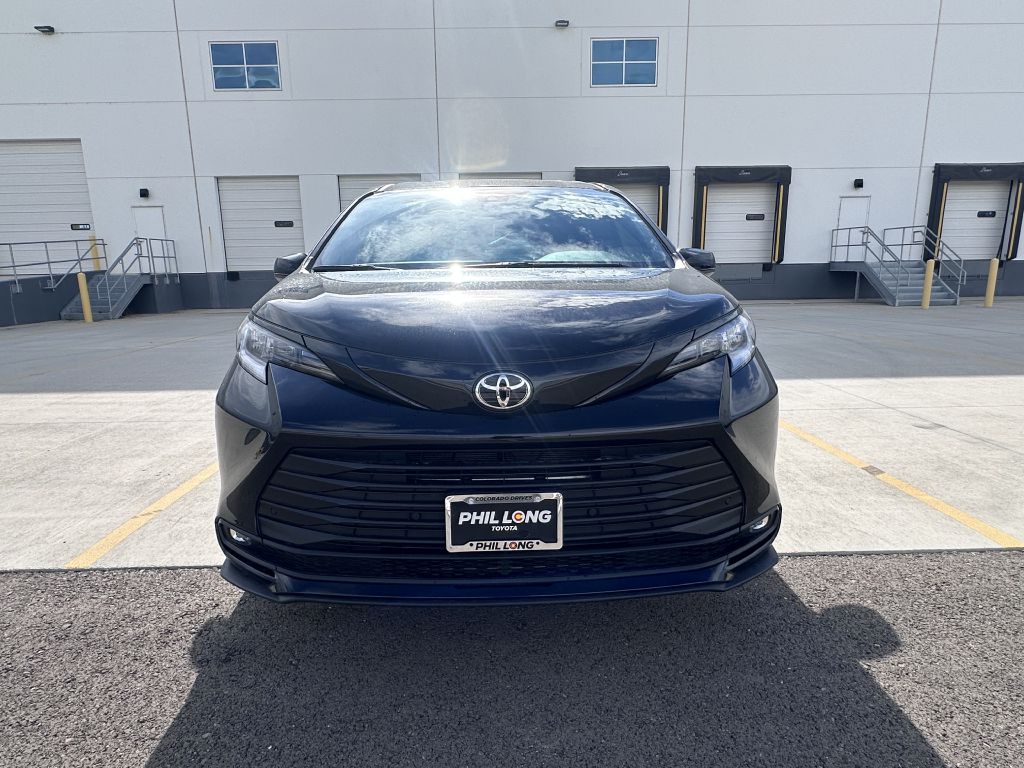 Photo 9 of this TOYOTA SIENNA