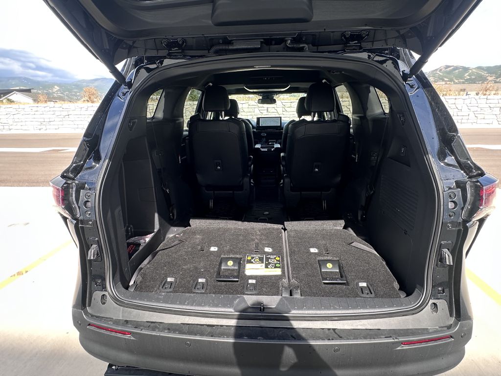 Photo 10 of this TOYOTA SIENNA
