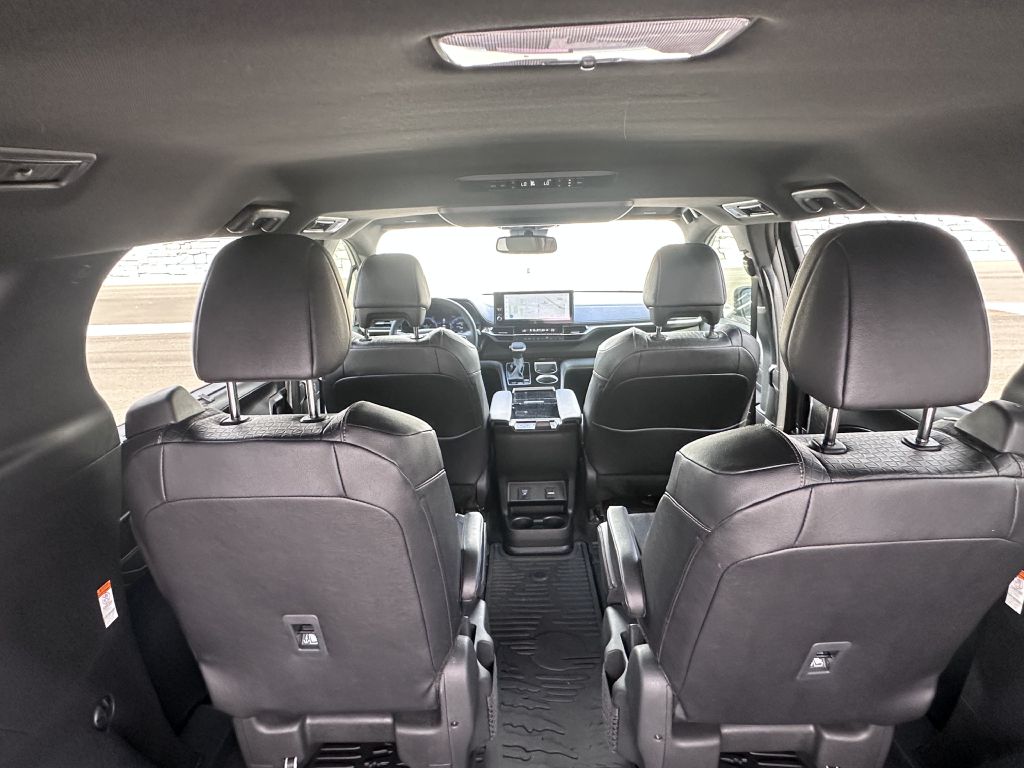 Photo 11 of this TOYOTA SIENNA