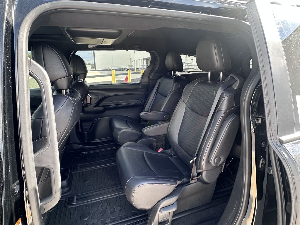 Photo 13 of this TOYOTA SIENNA