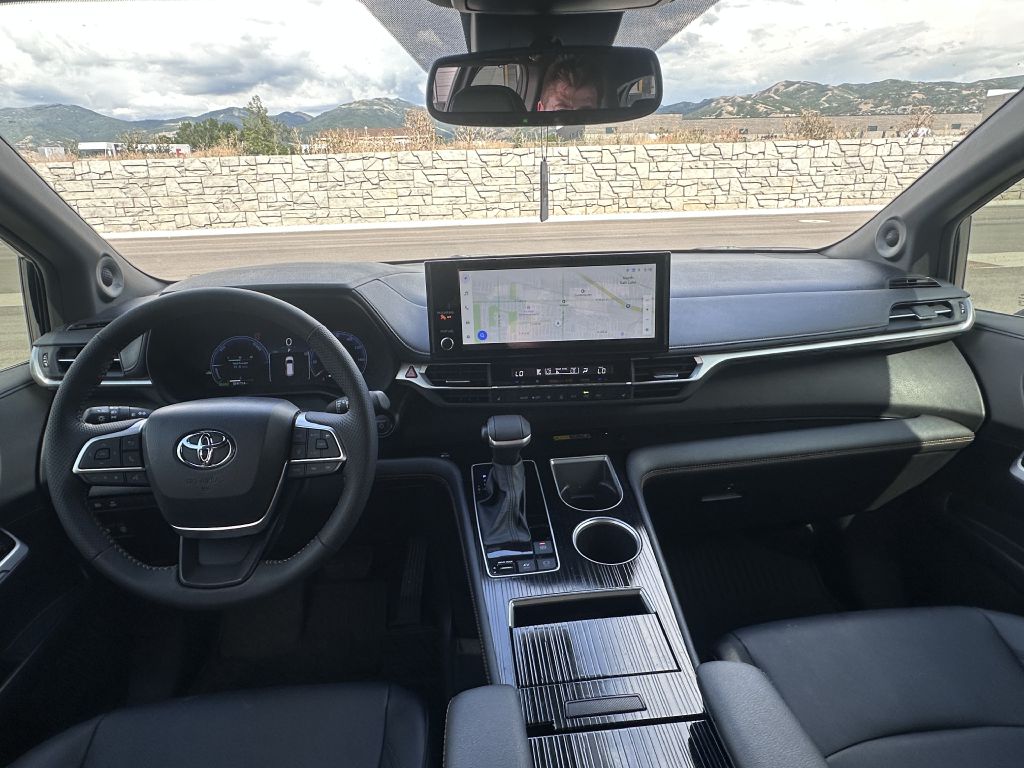Photo 16 of this TOYOTA SIENNA