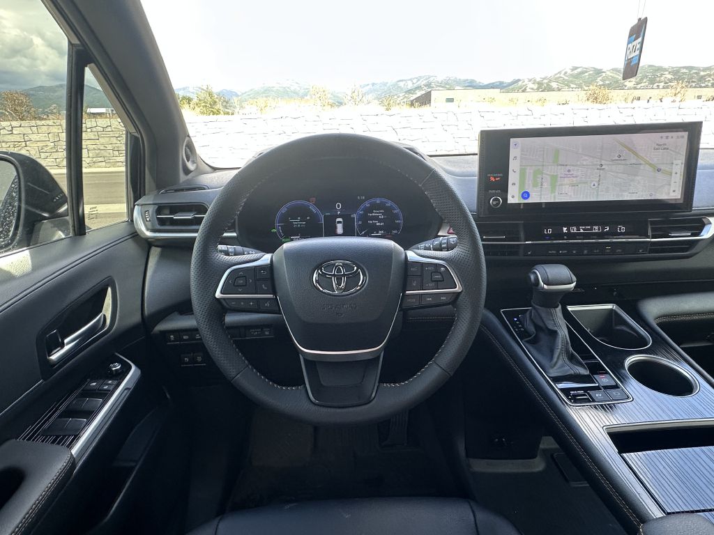 Photo 17 of this TOYOTA SIENNA