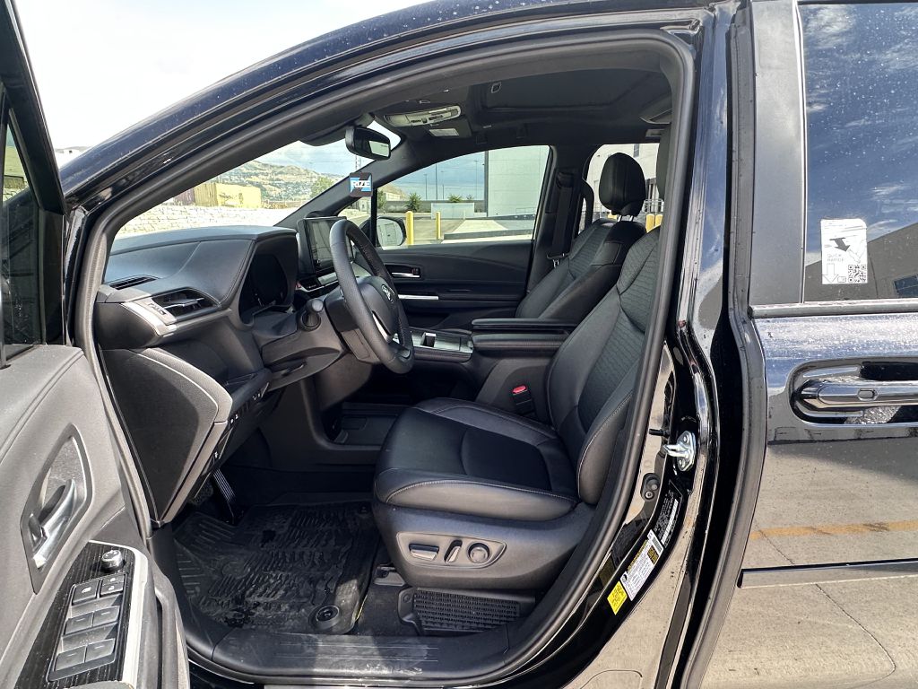 Photo 19 of this TOYOTA SIENNA