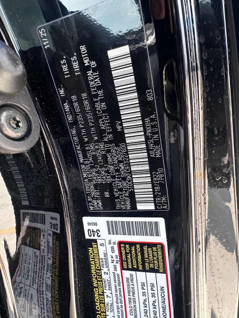 Photo 20 of this TOYOTA SIENNA
