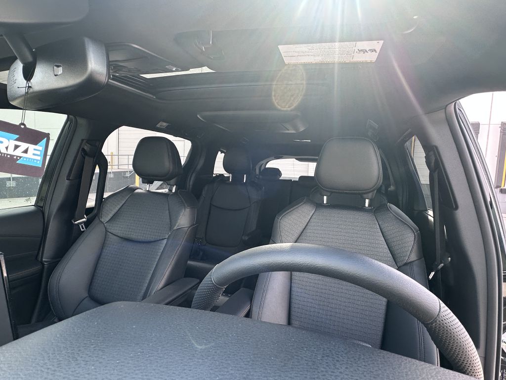 Photo 25 of this TOYOTA SIENNA