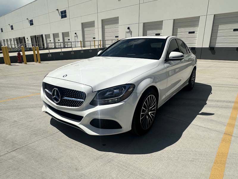 Photo 3 of this MERCEDES-BENZ C-CLASS
