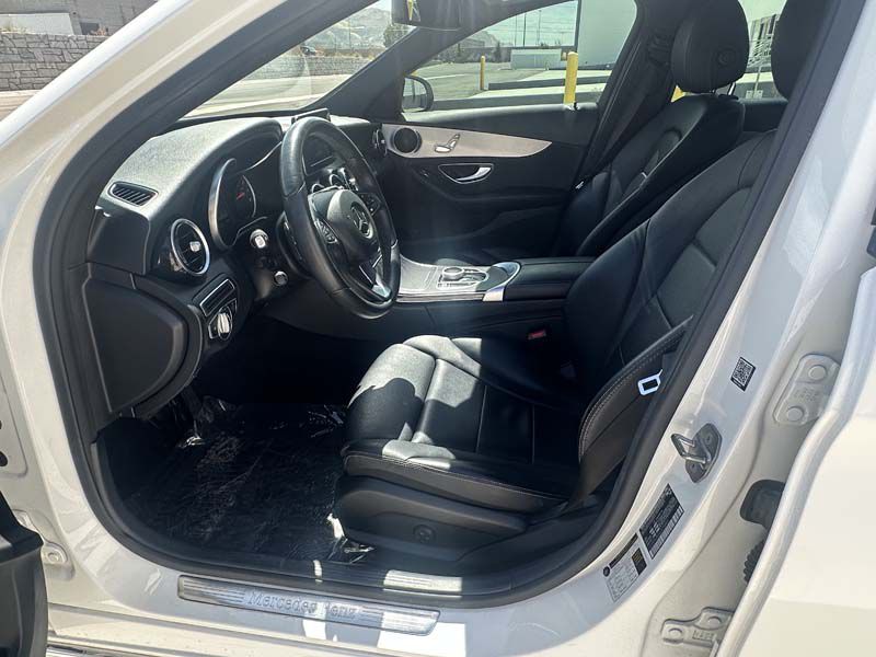 Photo 21 of this MERCEDES-BENZ C-CLASS