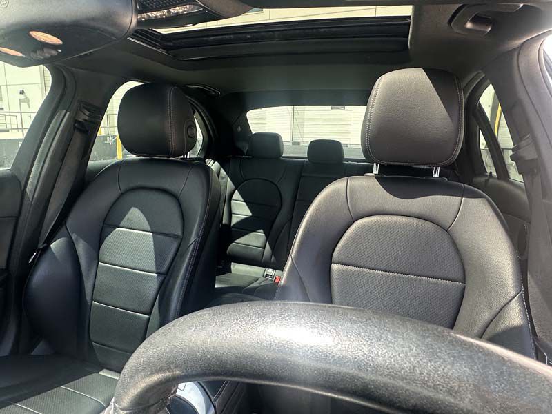 Photo 29 of this MERCEDES-BENZ C-CLASS